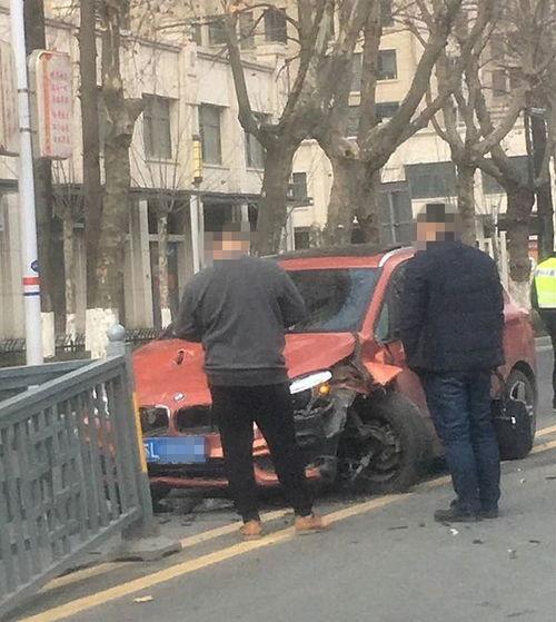 护栏爆料事件视频大全最新,揭秘背后真相与争议